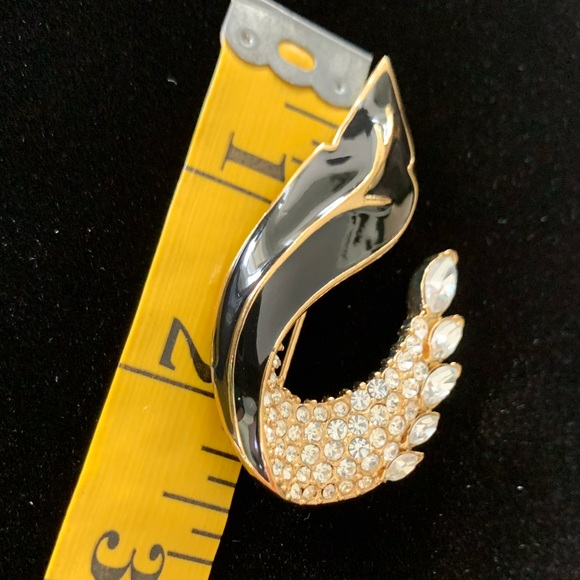 VINTAGE Crown Trifari Brooch - Picture 11 of 12